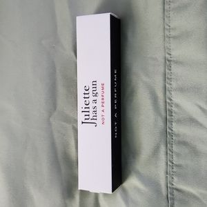 Juliette has a gun fragrance travel size